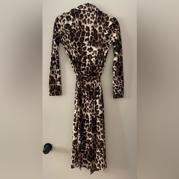 Diane Von Furstenberg 90s Cheetah Leopard Print Silk Wrap Midi Dress Women’s 4 - Picture 5 of 9